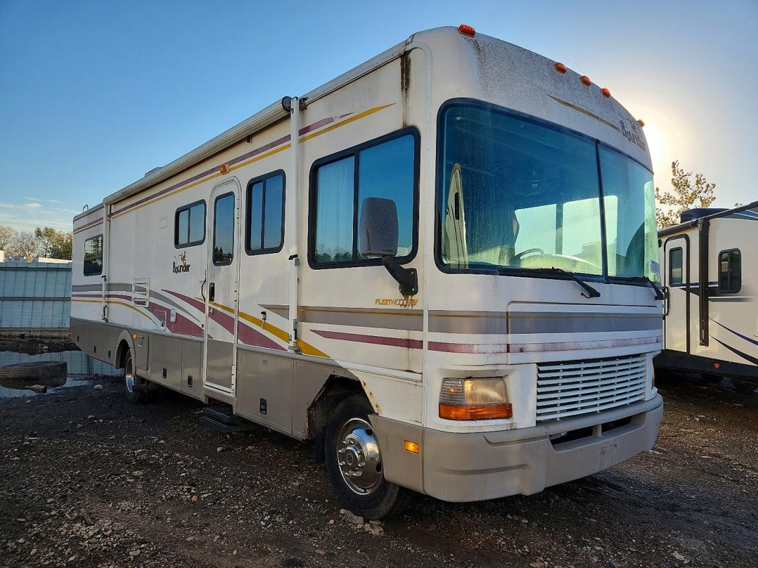 منظر 2002 FLEETWOOD BOUNDER RV، زاوية 1