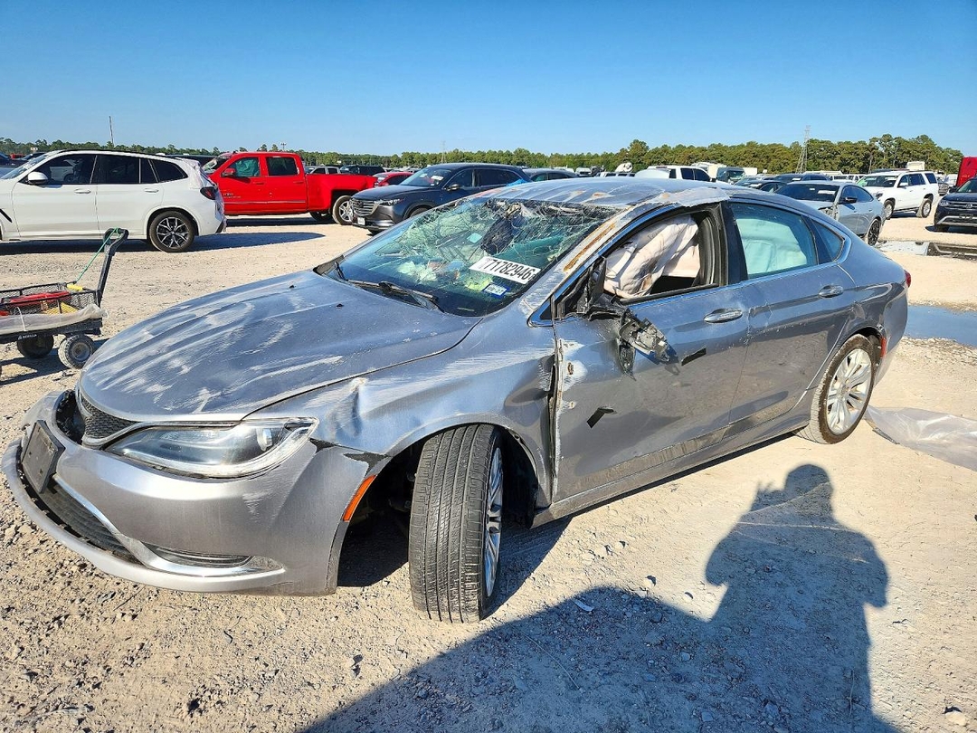 Vista de 2016 CHRYSLER 200 LIMITED, ángulo 1