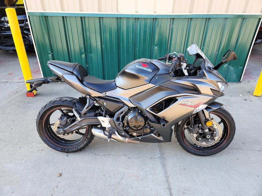 منظر 2022 KAWASAKI EX650 N، زاوية 1