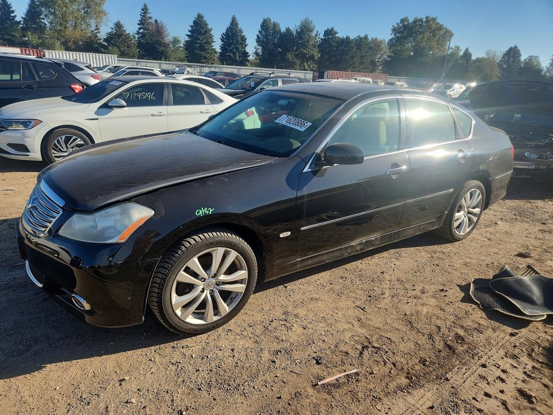 Vue de 2008 INFINITI M35 X, angle 1