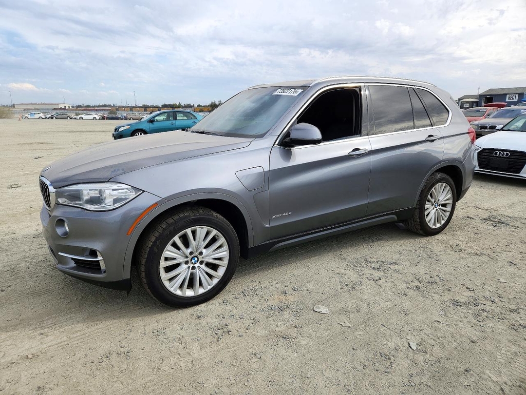 منظر 2016 BMW X5 XDR40E، زاوية 1
