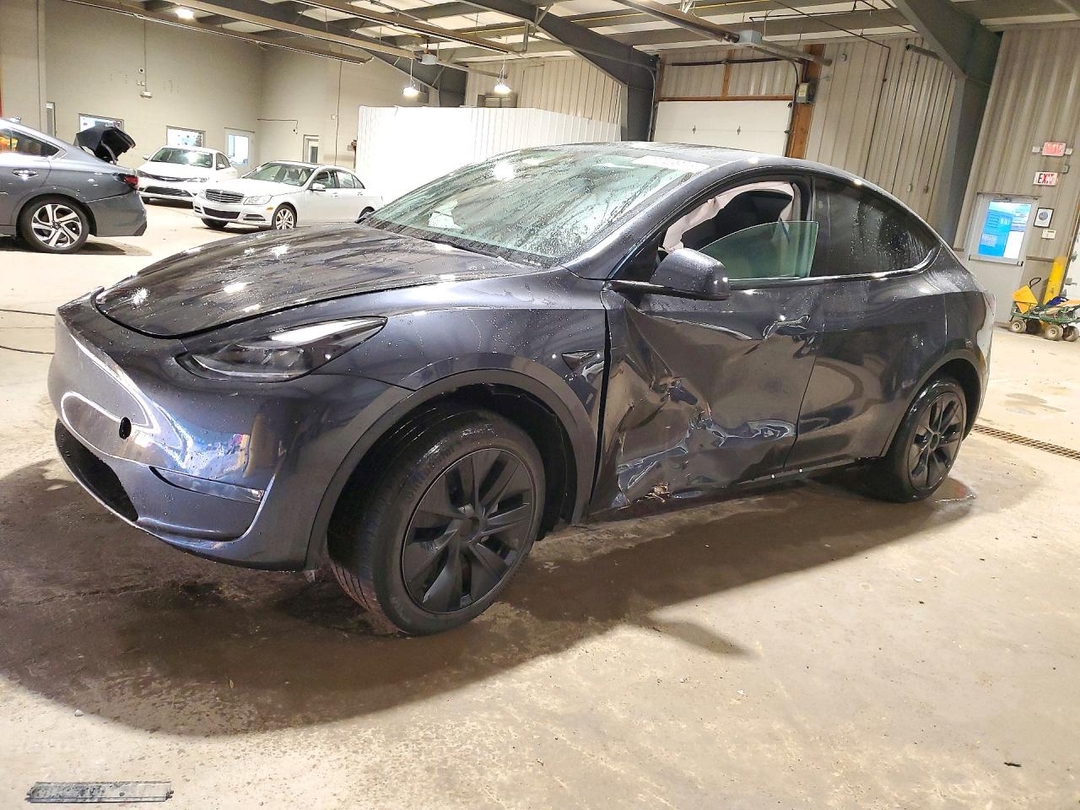 Вид 2025 TESLA MODEL Y, угол 1