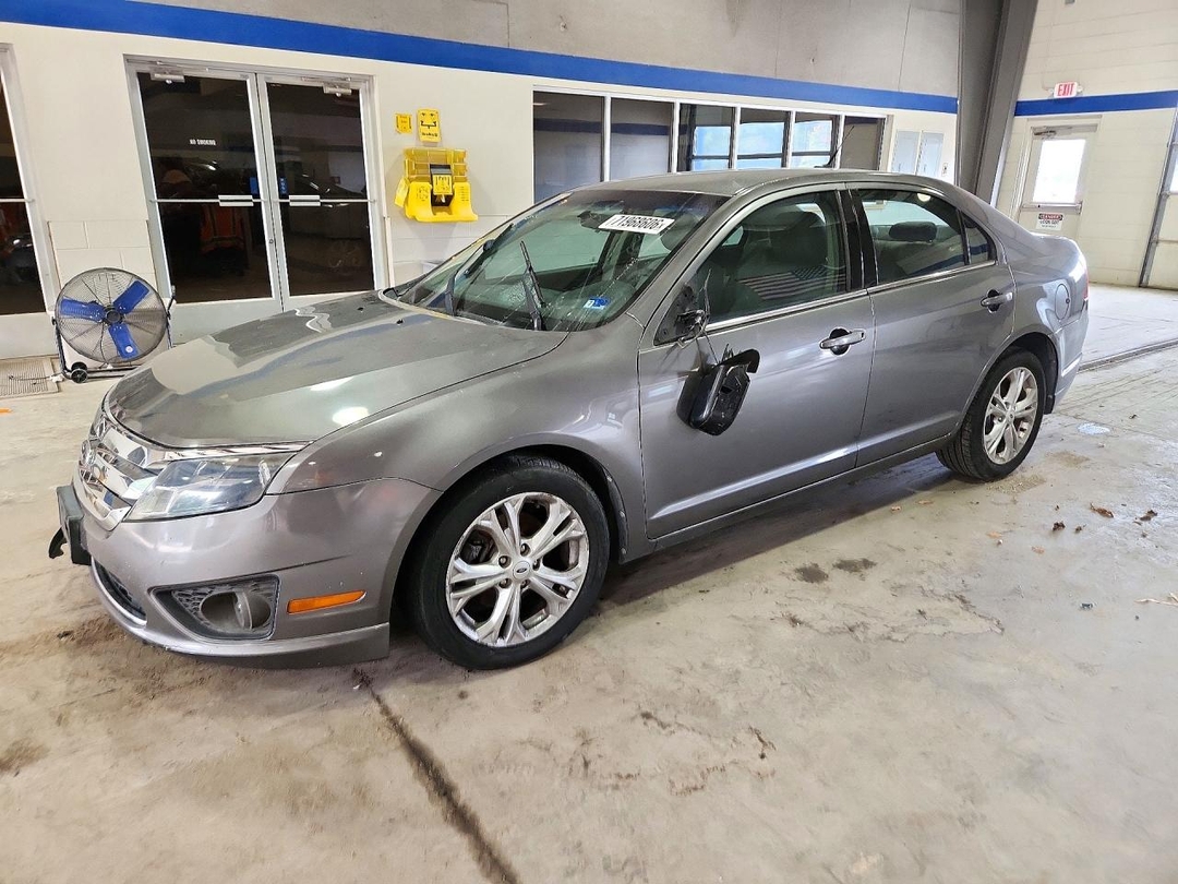 Vue de 2012 FORD FUSION SE, angle 1