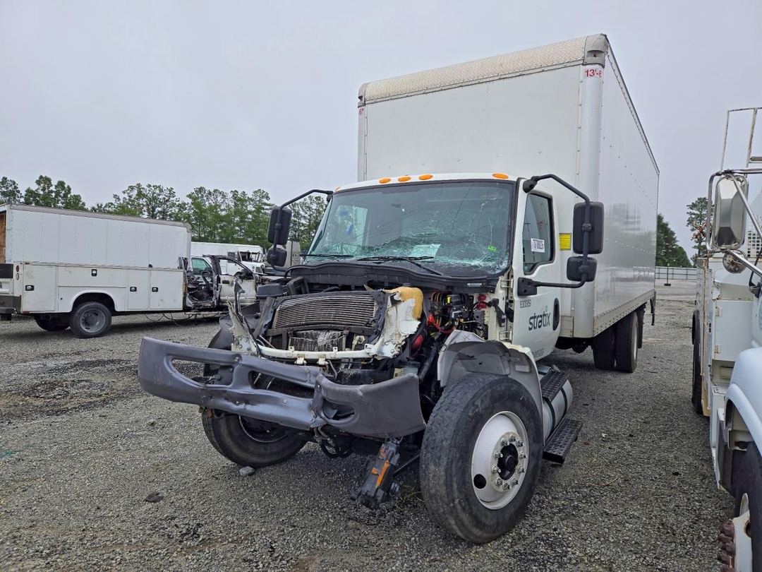 Vue de 2022 INTERNATIONAL MV607 BOX TRUCK, angle 1