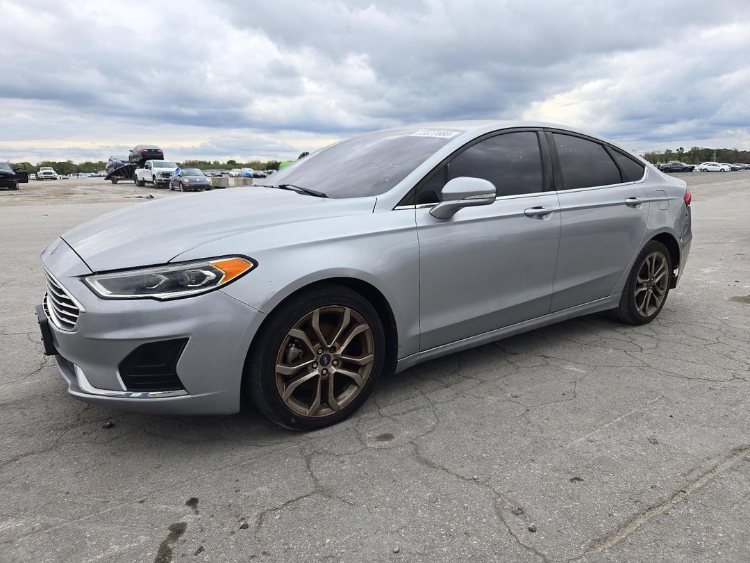 Vue de 2020 FORD FUSION SEL, angle 1
