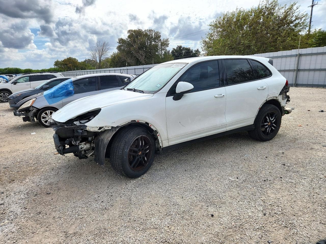 Vue de 2016 PORSCHE CAYENNE, angle 1