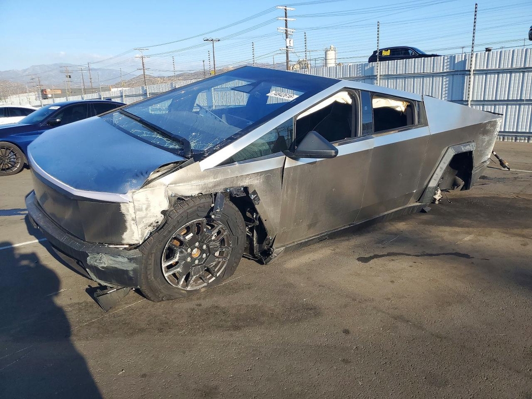 Vue de 2024 TESLA CYBERTRUCK, angle 1