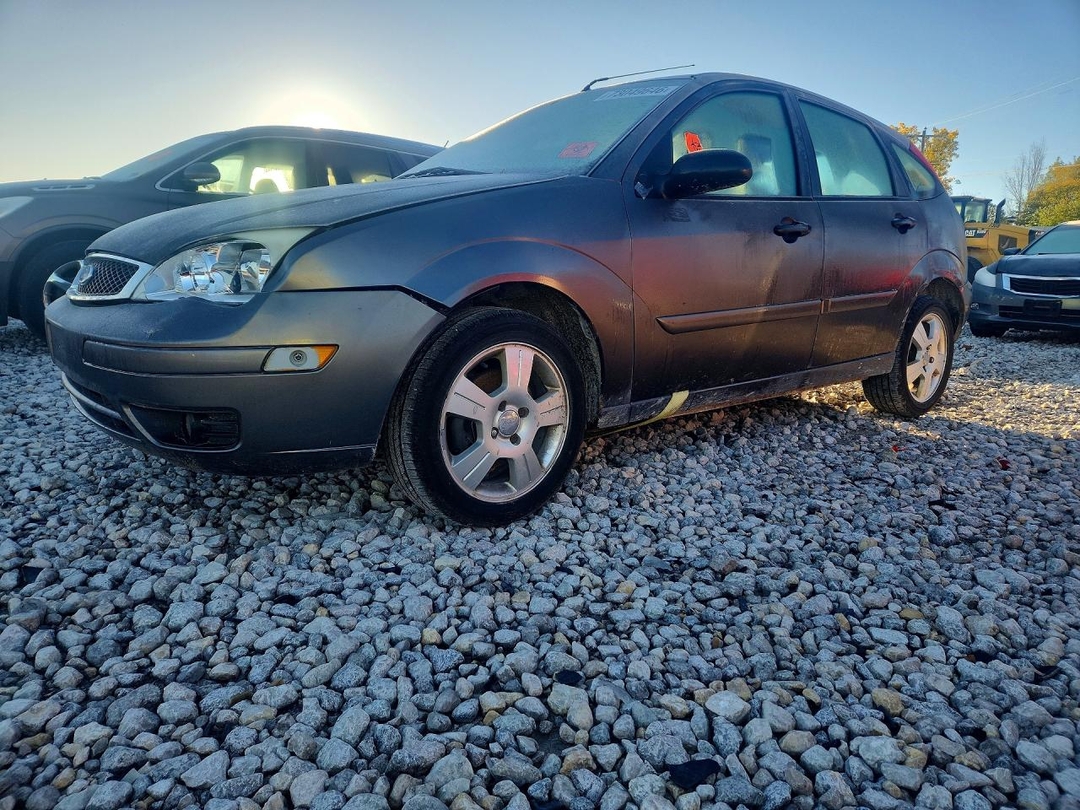 Vue de 2007 FORD FOCUS ZX5, angle 1