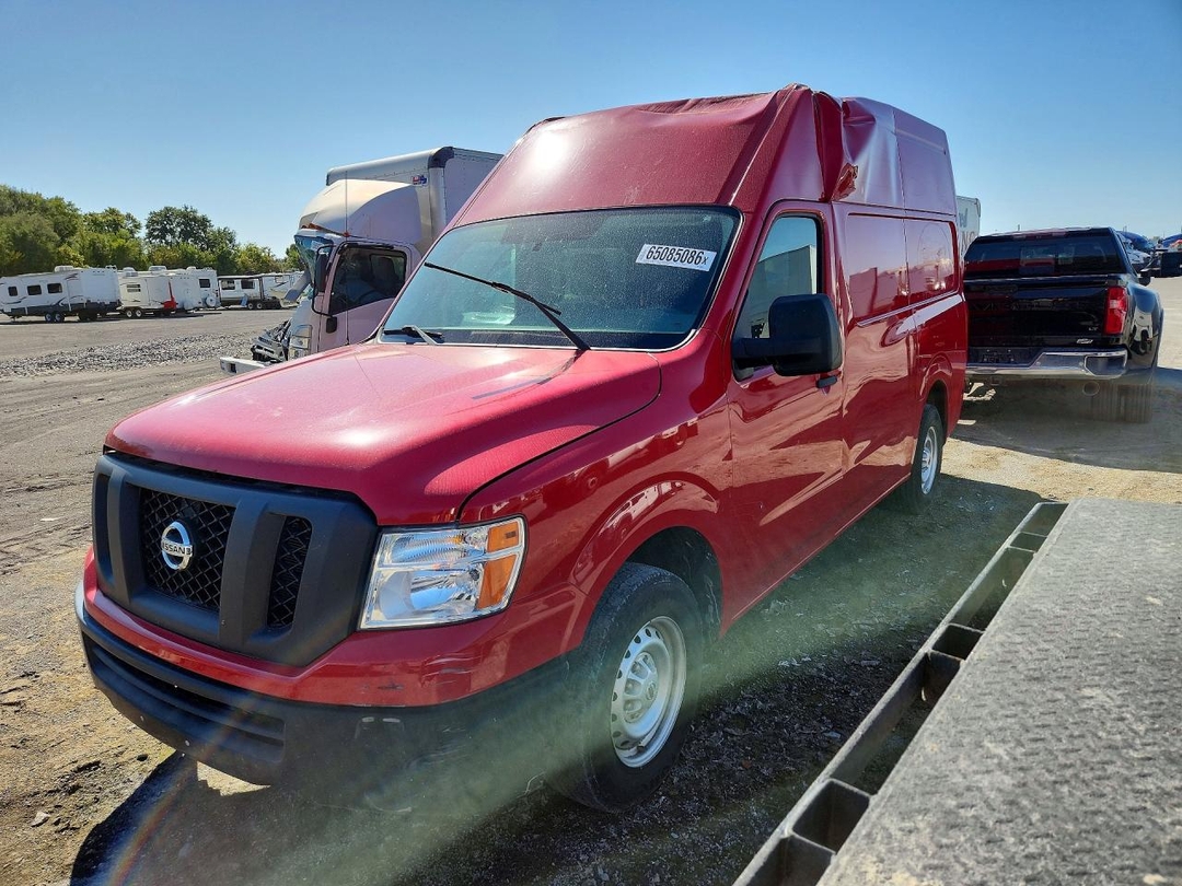 Vue de 2014 NISSAN NV2500 DELIVERY VAN, angle 1