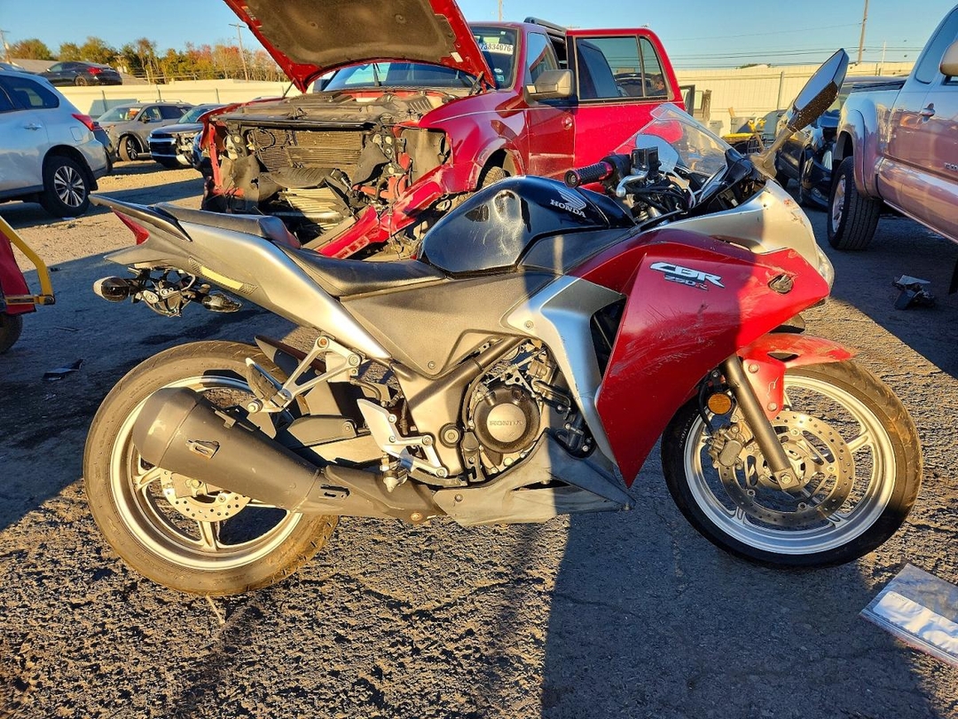 Vista de 2012 HONDA CBR250 R, ángulo 1