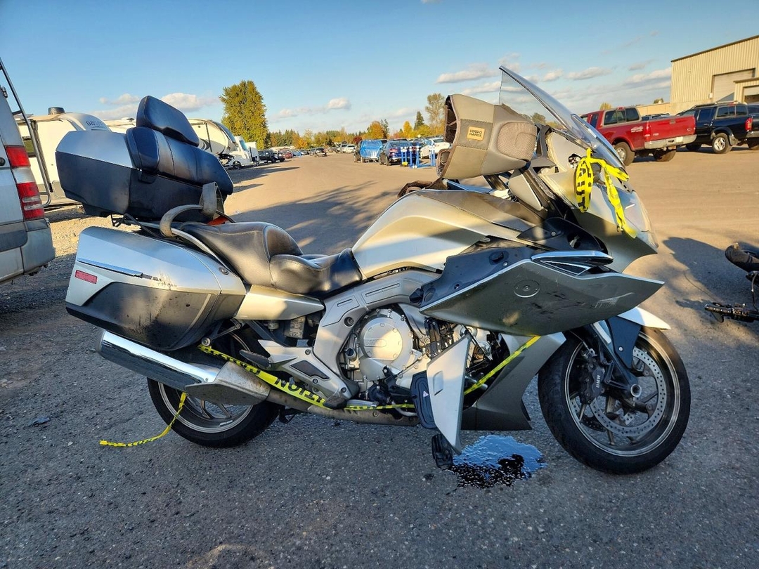 Vista de 2012 BMW K1600 GTL, ángulo 1