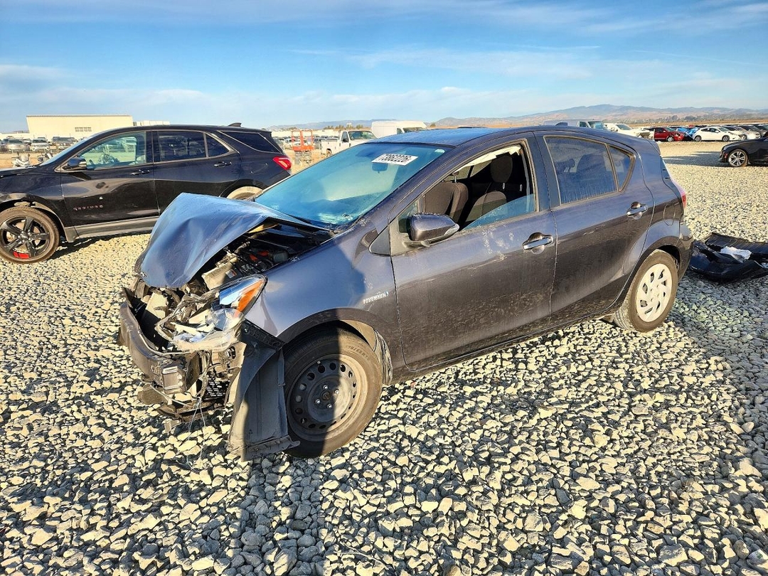 منظر 2016 TOYOTA PRIUS C THREE، زاوية 1
