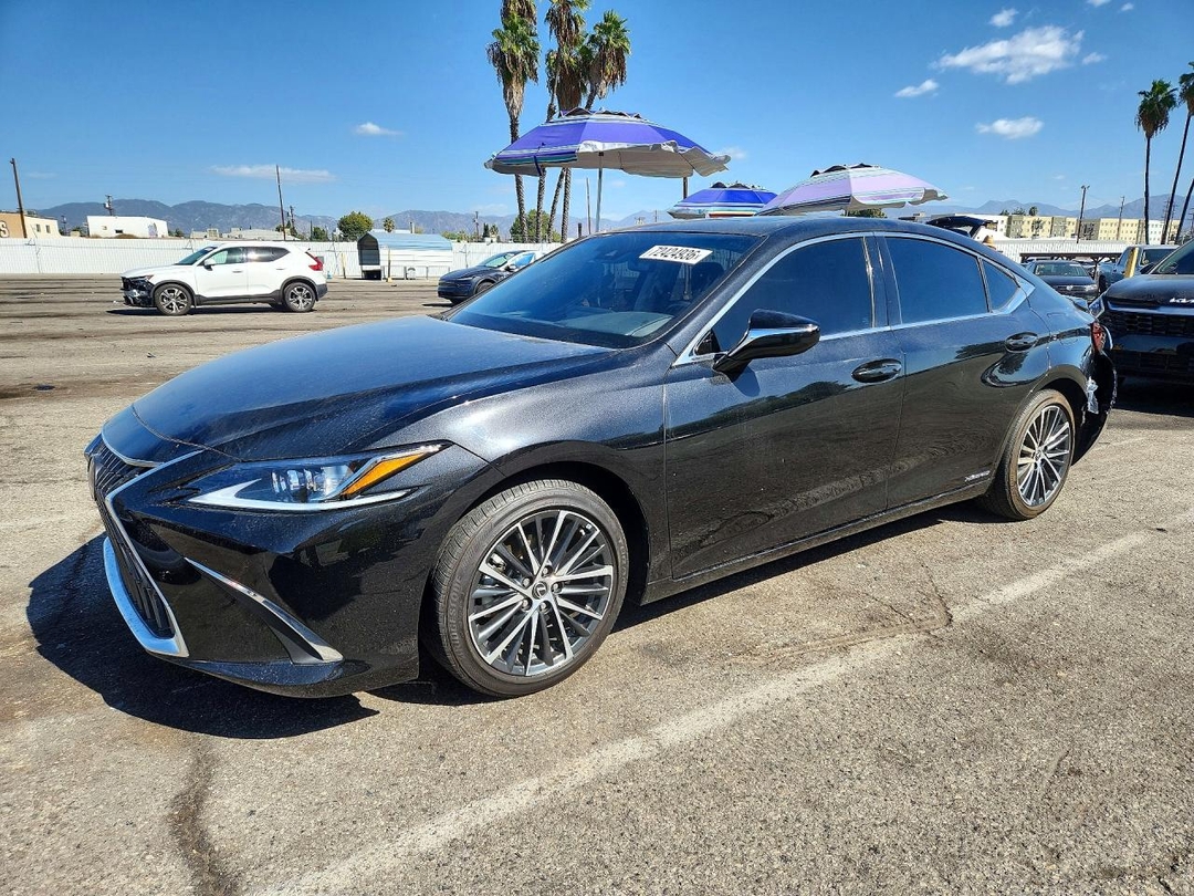 Vista de 2022 LEXUS ES 300H BASE, ángulo 1