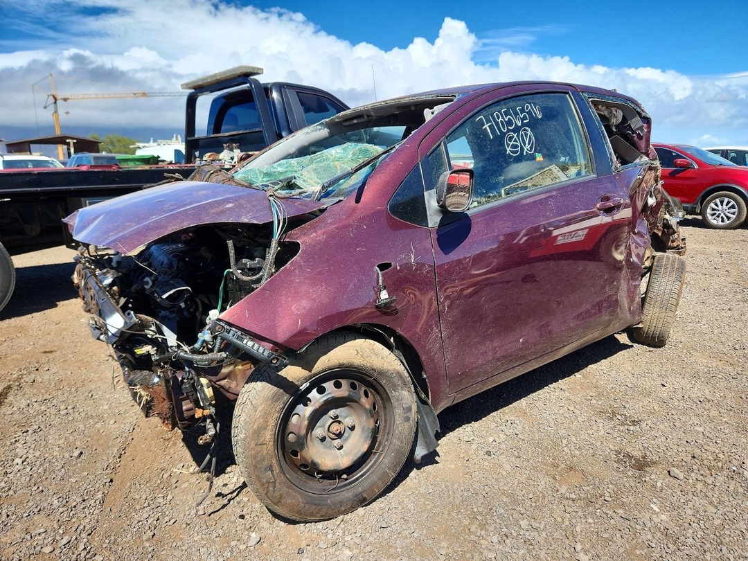 Вид 2009 TOYOTA YARIS BASE, угол 1