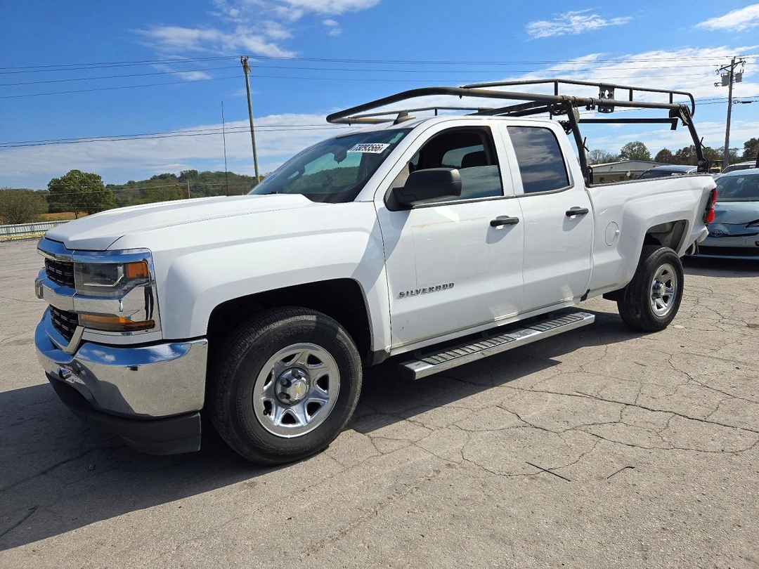 Vue de 2018 CHEVROLET SILVERADO C1500, angle 1