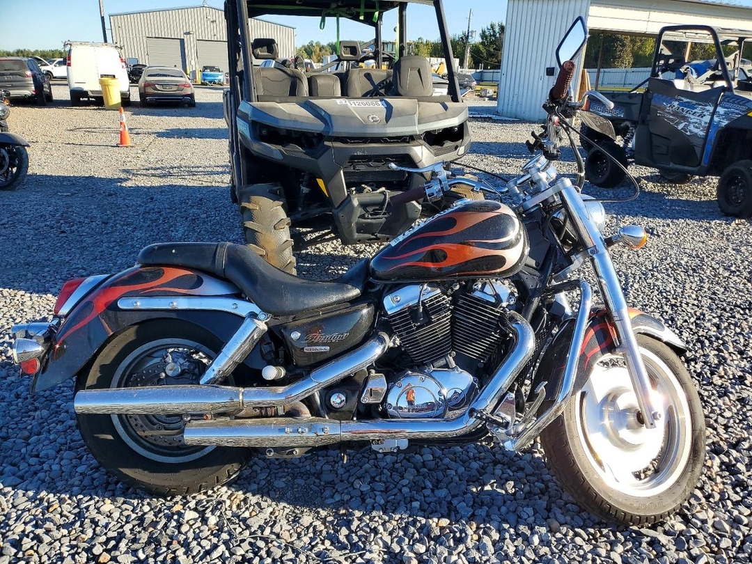 منظر 2005 HONDA VT1100 C2، زاوية 1