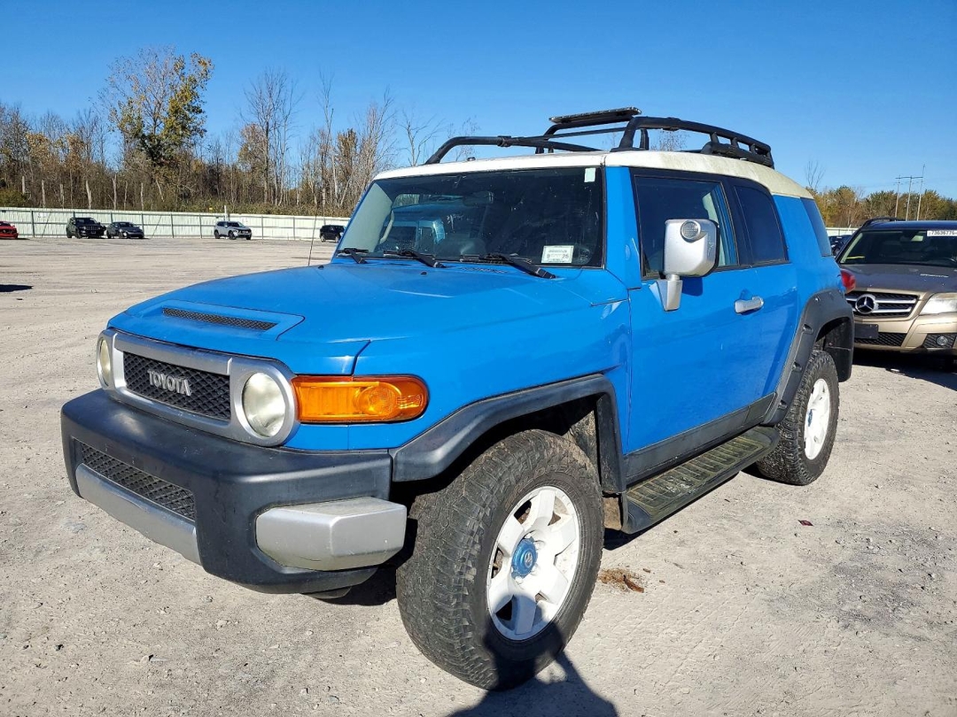 Vue de 2007 TOYOTA FJ CRUISER BASE, angle 1