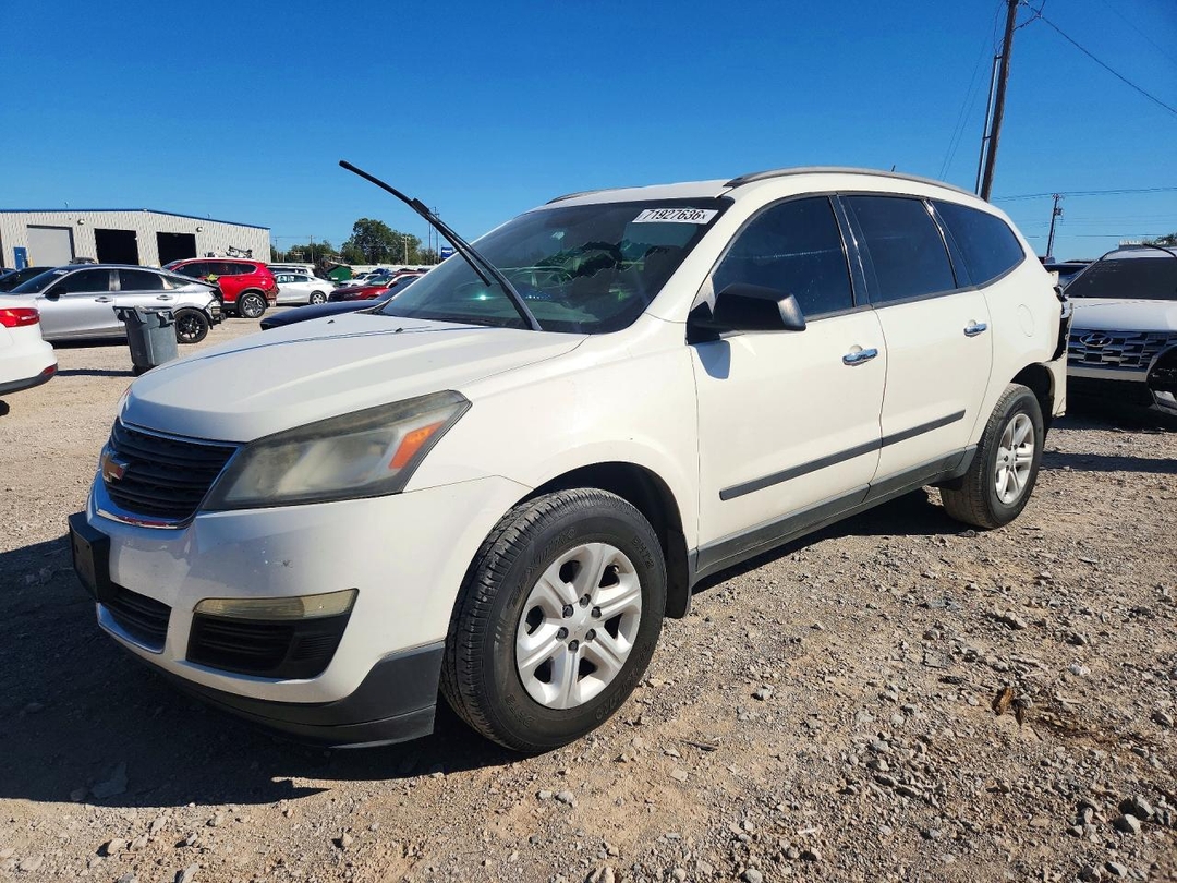 Vue de 2013 CHEVROLET TRAVERSE LS, angle 1
