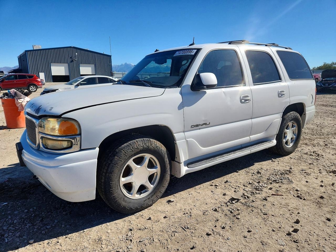 Vista de 2003 GMC YUKON DENALI, ángulo 1