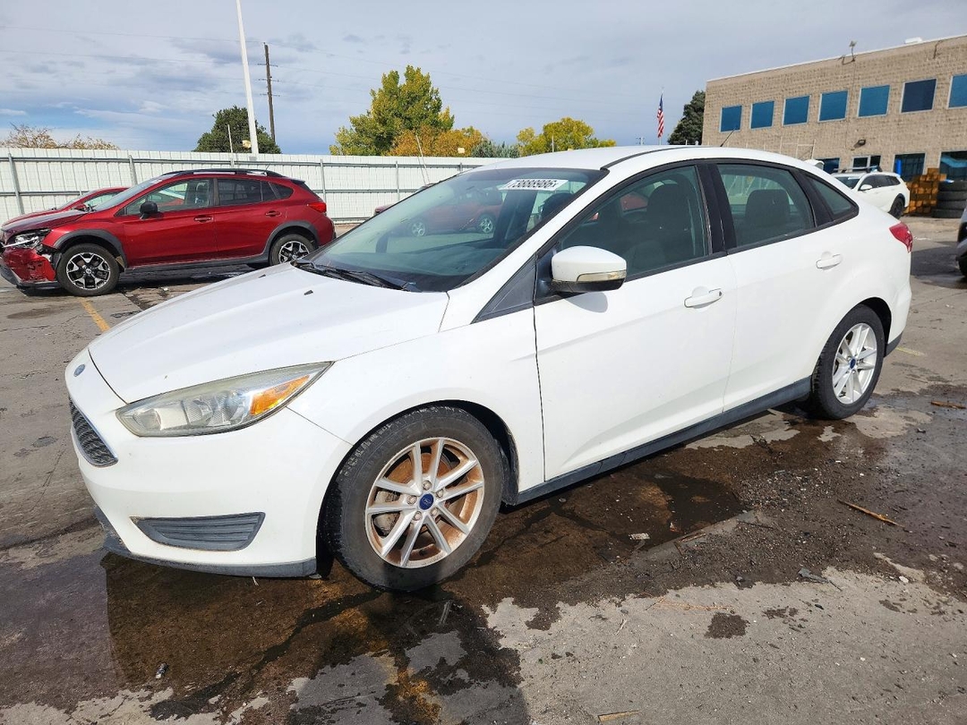 Вид 2016 FORD FOCUS SE, угол 1