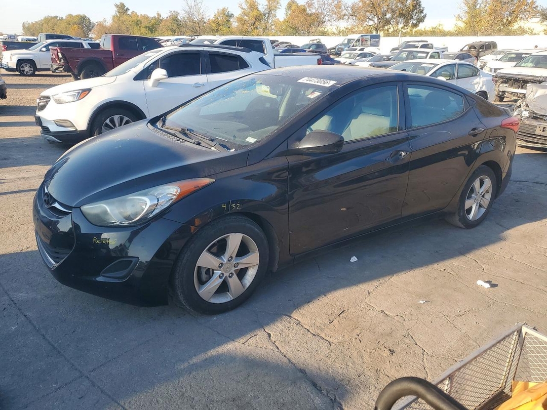 Vista de 2013 HYUNDAI ELANTRA GLS, ángulo 1