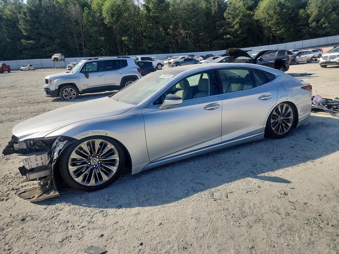 Vue de 2018 LEXUS LS 500 BASE, angle 1