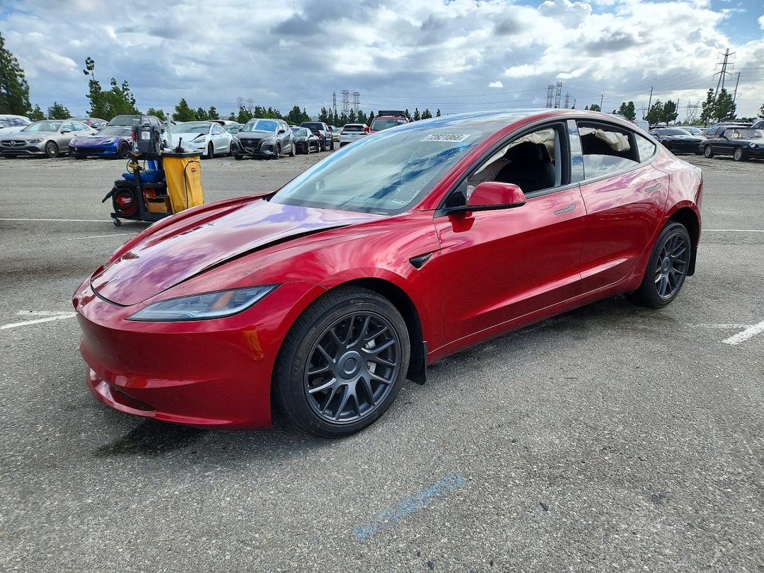 Вид 2025 TESLA MODEL 3, угол 1