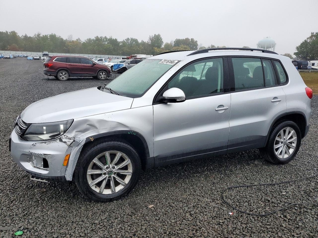 Vista de 2017 VOLKSWAGEN TIGUAN S, ángulo 1
