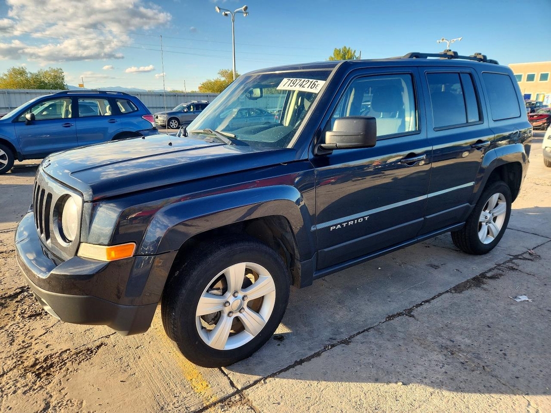 Vue de 2014 JEEP PATRIOT LATITUDE, angle 1