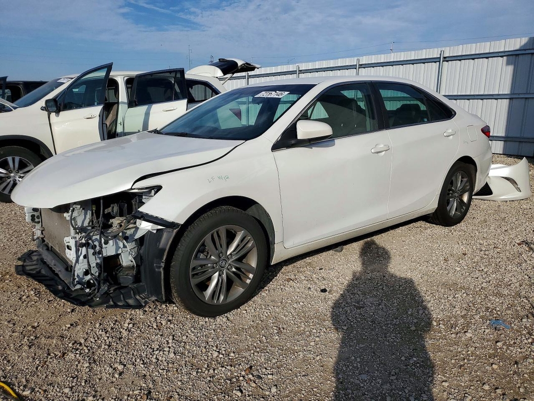 Вид 2016 TOYOTA CAMRY SE, угол 1