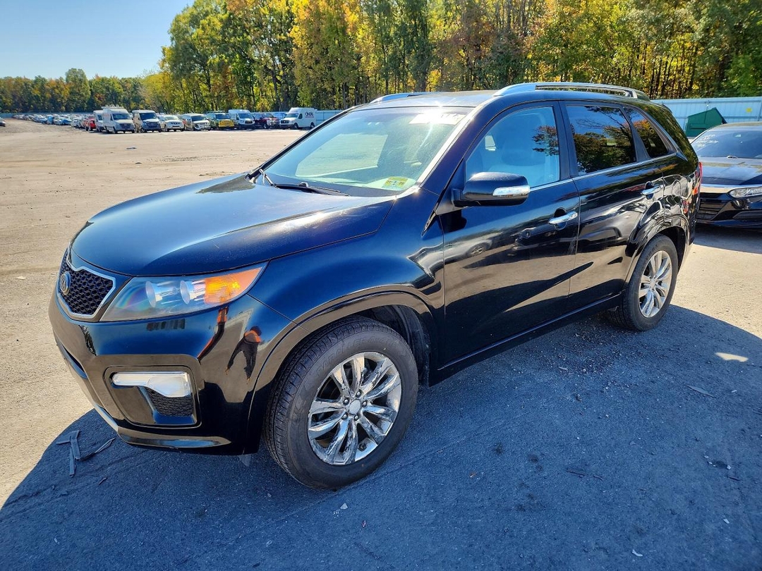 Vue de 2013 KIA SORENTO SX, angle 1