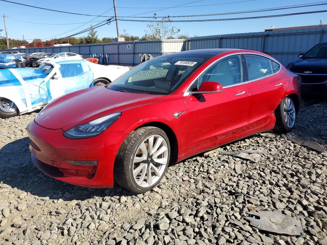Vue de 2018 TESLA MODEL 3, angle 1
