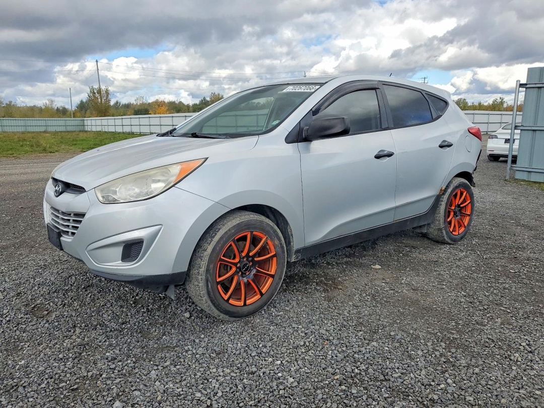 Vue de 2011 HYUNDAI TUCSON GL, angle 1