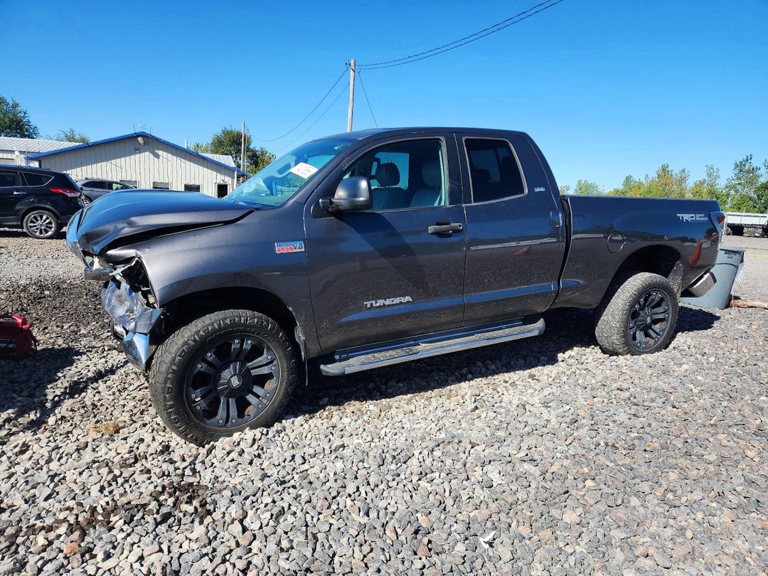 Вид 2011 TOYOTA TUNDRA DOUBLE CAB SR5, угол 1