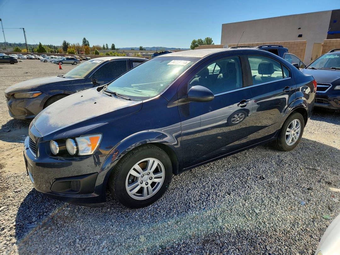 Вид 2016 CHEVROLET SONIC LT, угол 1