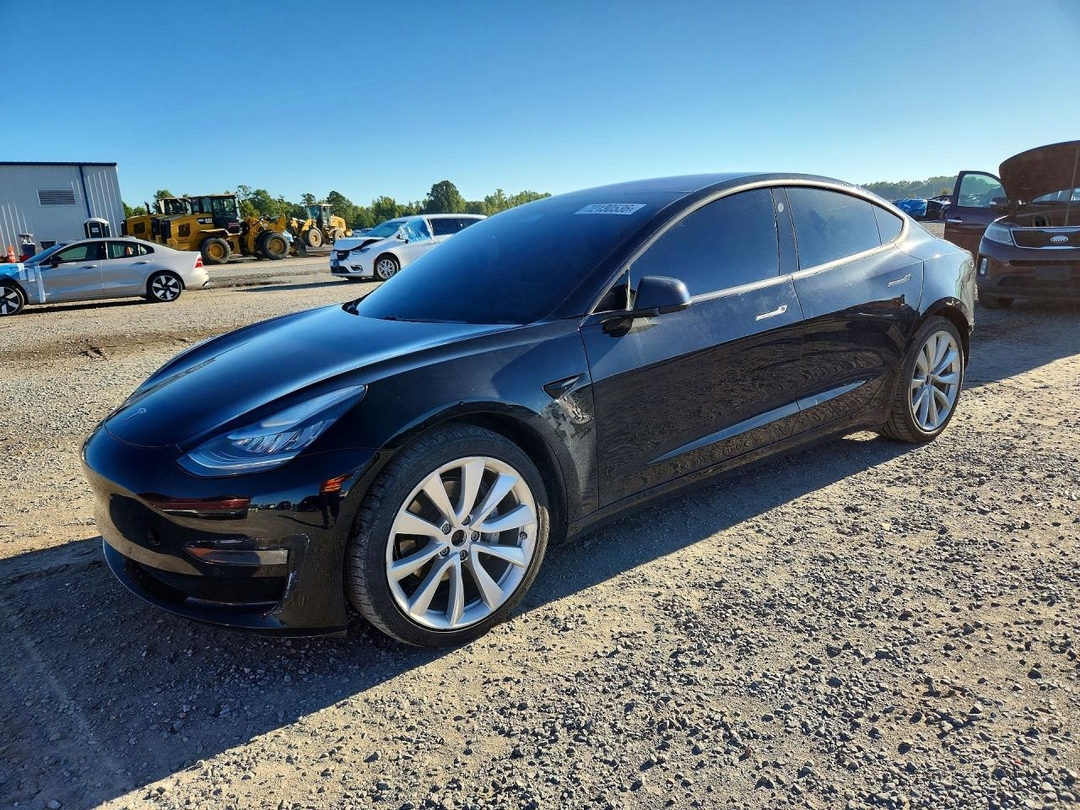 Вид 2018 TESLA MODEL 3, угол 1