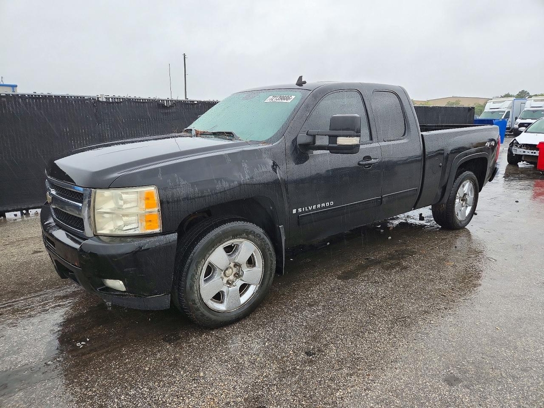 Vue de 2009 CHEVROLET SILVERADO K1500 LTZ, angle 1