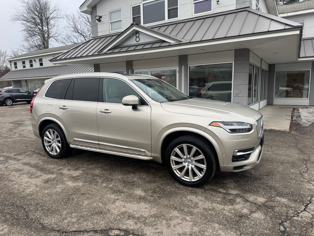 Вид 2016 VOLVO XC90 T8, угол 1