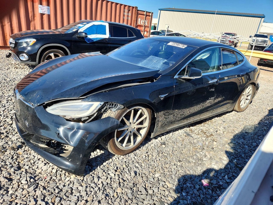 Вид 2020 TESLA MODEL S, угол 1