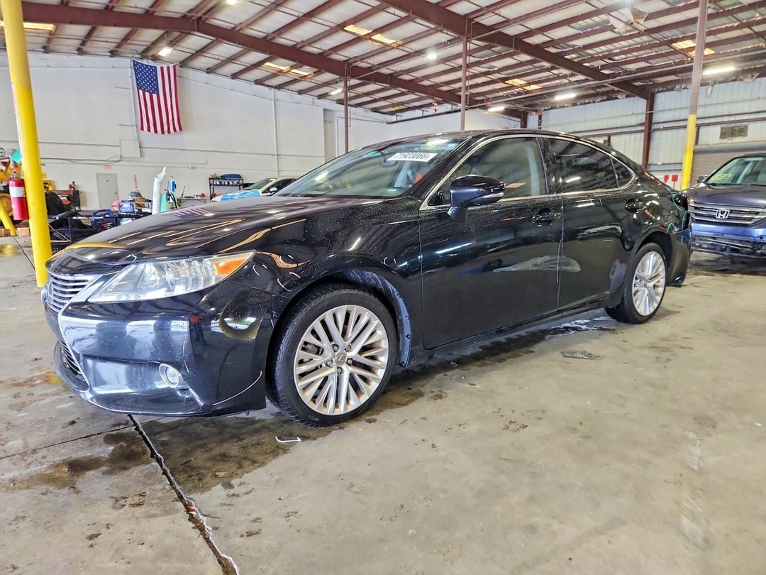 Vista de 2015 LEXUS ES 350, ángulo 1