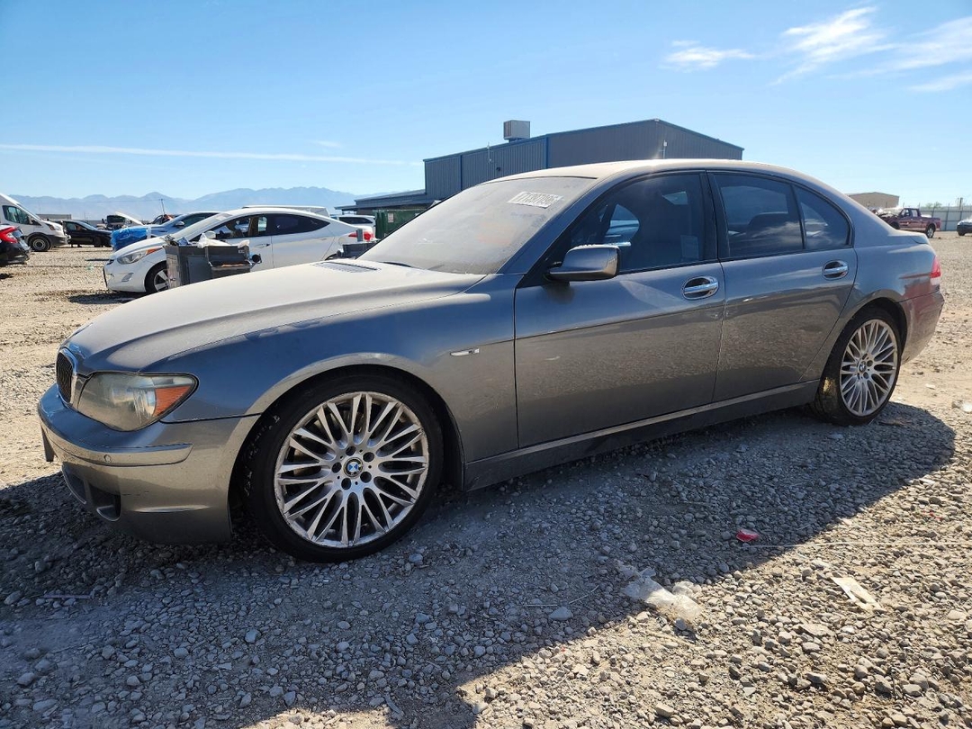 Вид 2007 BMW 750 I, угол 1