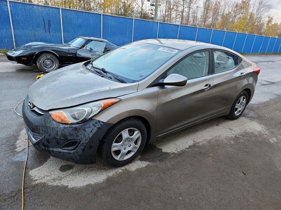 Vue de 2013 HYUNDAI ELANTRA GLS, angle 1
