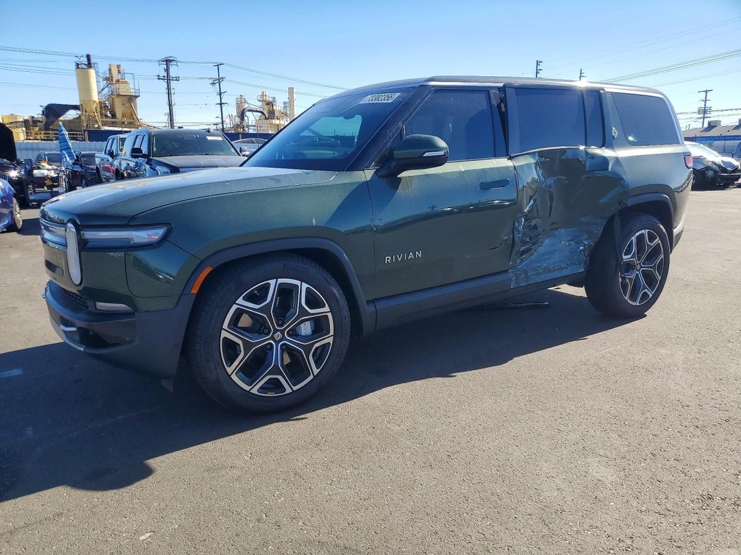 Vista de 2025 RIVIAN R1S ADVENTURE, ángulo 1