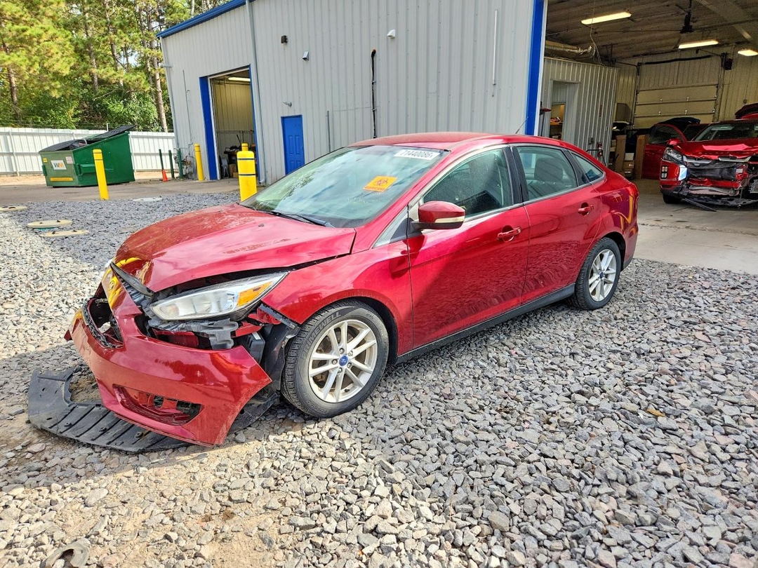 Vue de 2016 FORD FOCUS SE, angle 1