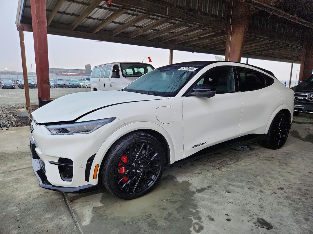 منظر 2023 FORD MUSTANG MACH-E GT، زاوية 1