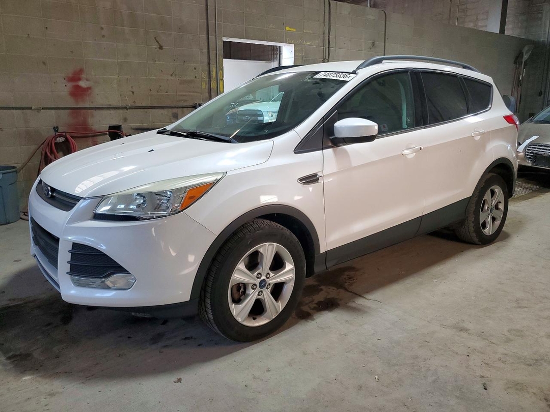 Vue de 2015 FORD ESCAPE SE, angle 1