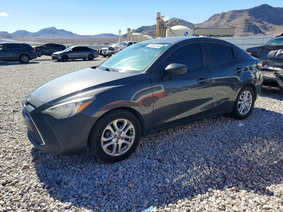 Vista de 2017 TOYOTA YARIS IA BASE, ángulo 1