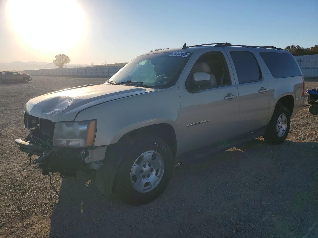 منظر 2011 CHEVROLET SUBURBAN K1500 LT، زاوية 1
