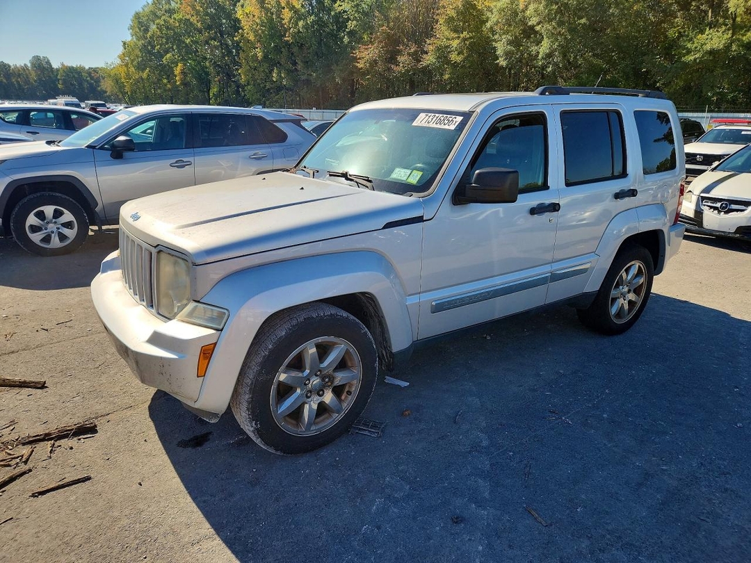 منظر 2012 JEEP LIBERTY SPORT، زاوية 1