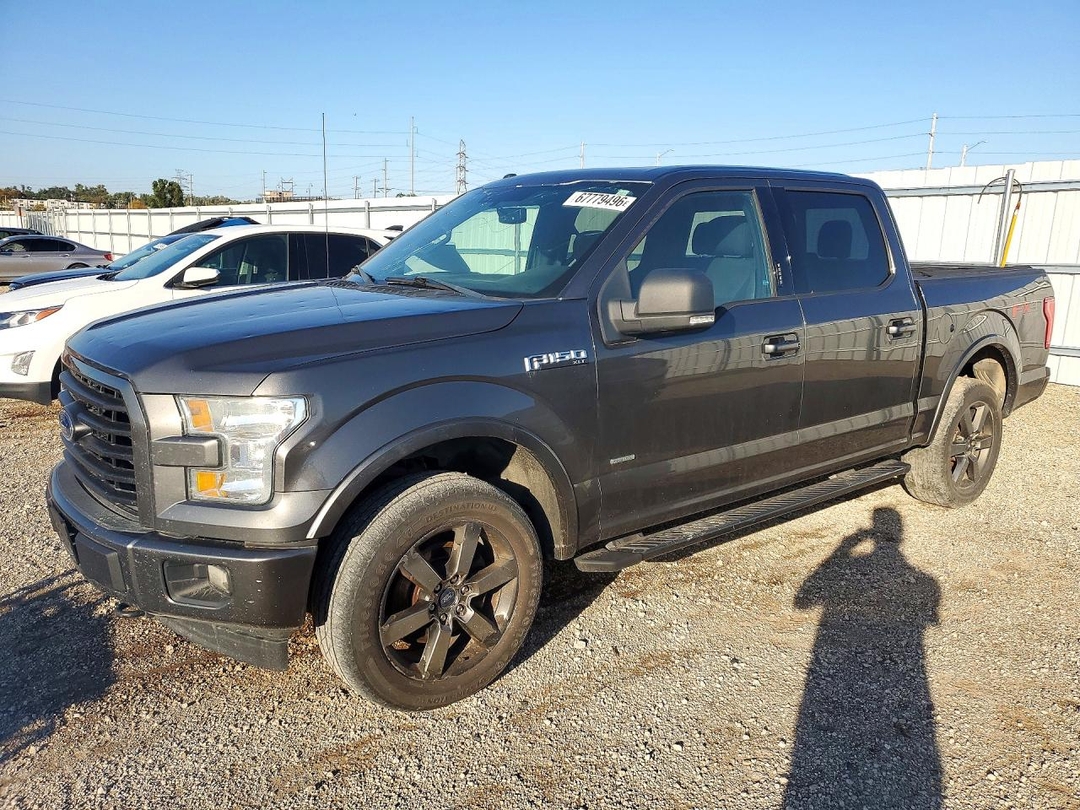 Vue de 2015 FORD F150 SUPERCREW, angle 1